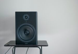 スピーカーケーブルの選び方と交換手順 ─ 音質を底上げする最初の一歩